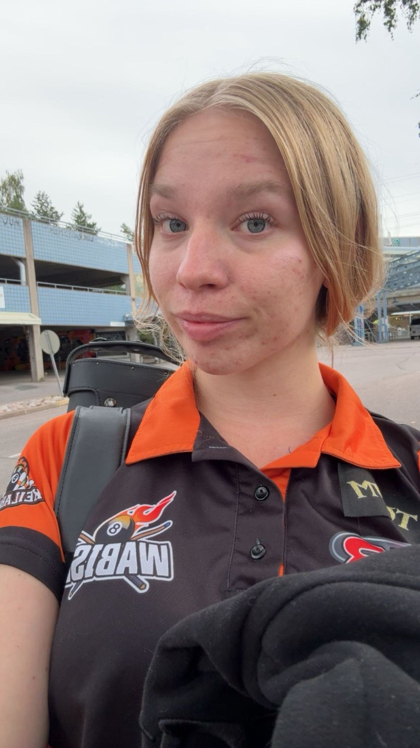 Annika Suominen Vantaan naisten 9-pallon RG1-kilpailupäivänä